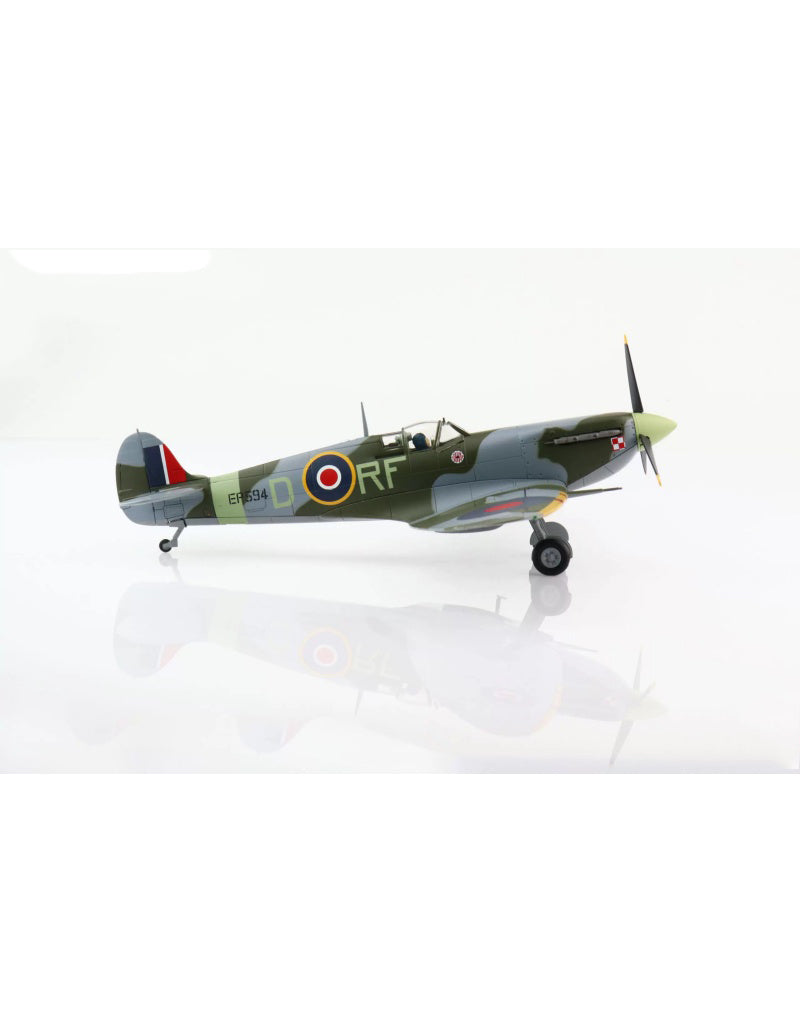 HOBBY MASTER RAF SpitfireMK. Vb 303 Poland Sqn. Lt. Jan Zumbach 1:48 Model 1942   RF-D/EP594