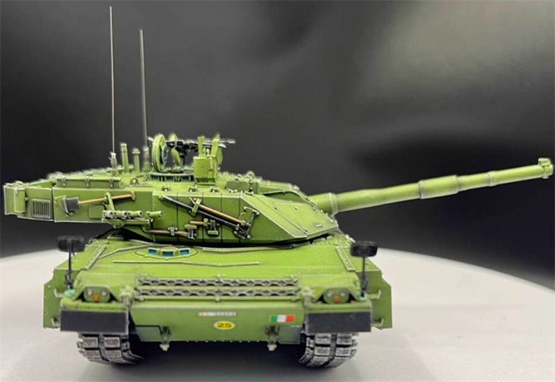 AM Italian Ram main battle tank C1 PSO type with additional armor 1:72 Tank Pre-built Model