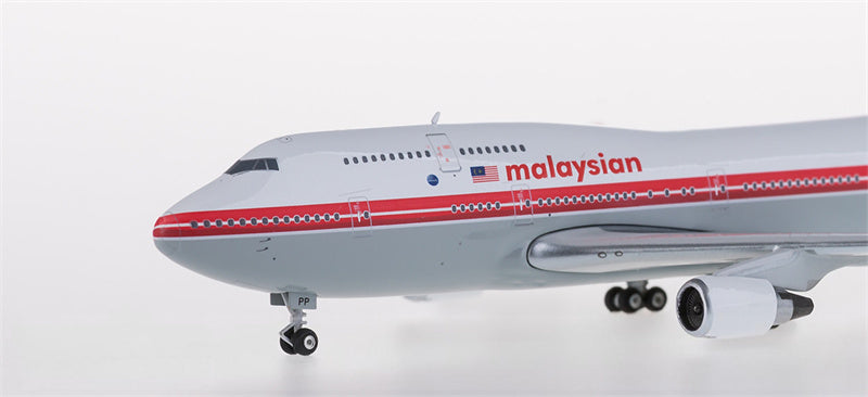 Phoenix Malaysia Airlines Boeing 747-400 9M-MPP 1:400 Diecast Model view 5