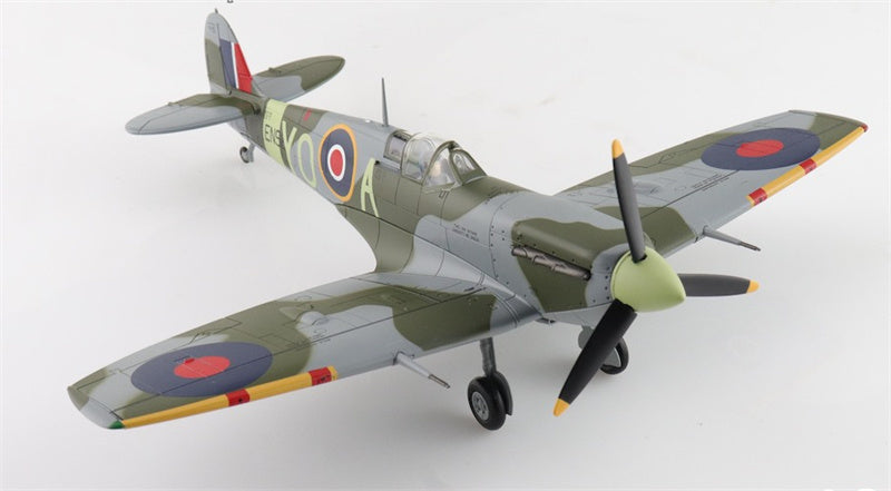 HOBBY MASTER Spitfire Mk. Vb EN921 flown by F/O Jack Sheppard No. 401 Sqn. (RCAF) 1943 1:48 Aircraft Pre-built Model