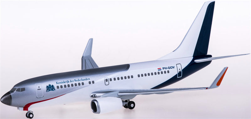 Hogan Boeing 737-700 PH-GOV Dutch Government 1:200 ABS Model view 4