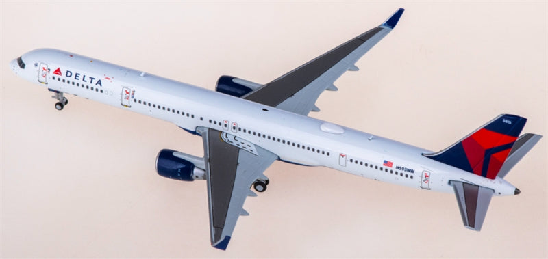 Geminijets Delta Air Lines for Boeing 757-300W N595NW 1:400 Aircraft Pre-built  Airliner Model Display