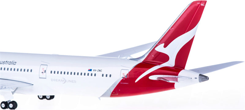 Phoenix Qantas Boeing 787-9 VH-ZNC 1:200 Diecast Model view 5