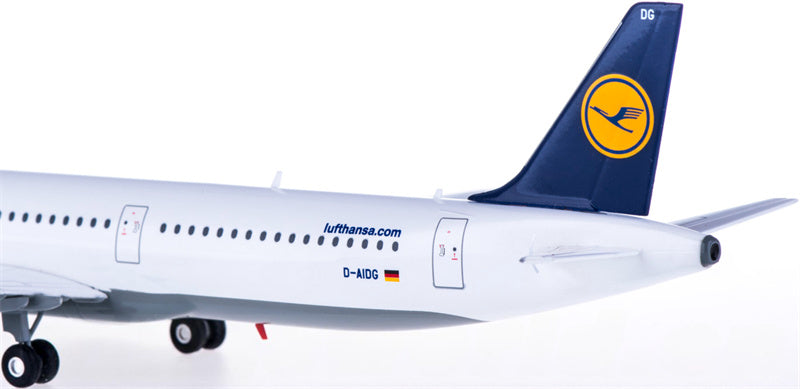 Herpa Lufthansa Airbus A321 D-AIDG Fanhansa 1:200 ABS Model view 3