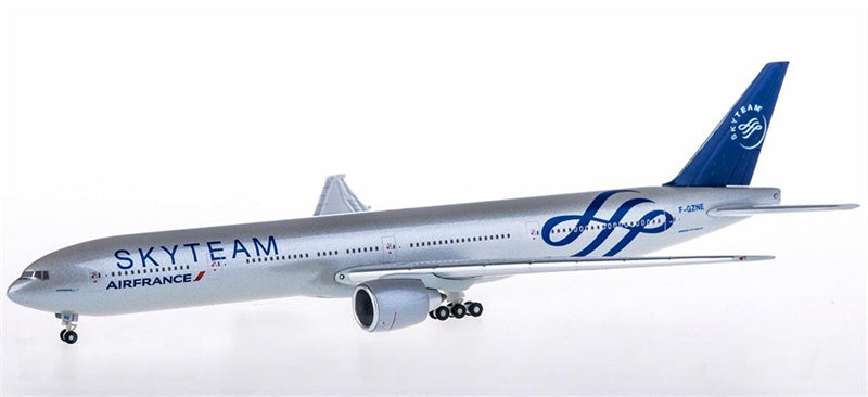 Hogan Air France Boeing 777-300ER F-GZNE Skyteam 1:400 Diecast Model view 4