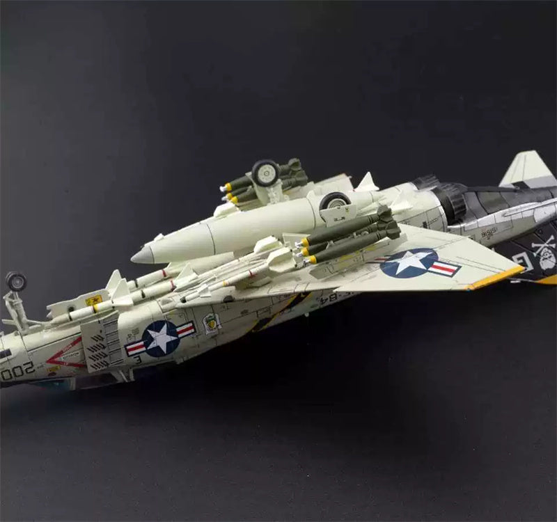 Air Commander USS INDEPENDENCE F-4B VF-84 1:72 Model 1965  Jolly Roger AG200