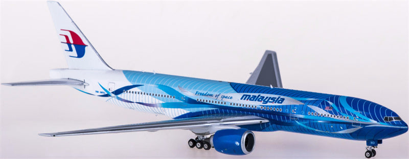 Phoenix Malaysia Airlines Boeing 777-200 9M-MRD freedom of space 1:400 Diecast Model view 1