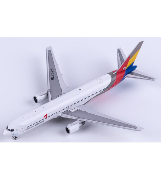 C Model 1:400 Asiana Airlines Boeing 767-300 HL7528  DIECAST Model