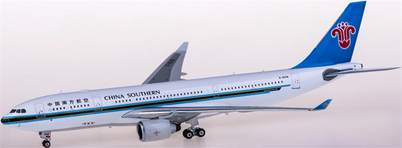 Phoenix China Southern Airbus A330-200 B-6548 1:400 Diecast Model view 1
