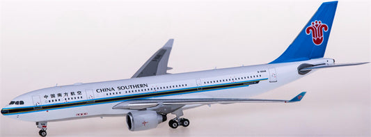 Phoenix China Southern Airbus A330-200 B-6548 1:400 Diecast Model view 1