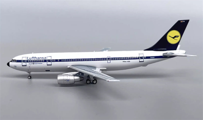YU Lufthansa Airbus A300B2 D-AIAA 1:400 Diecast Model view 2