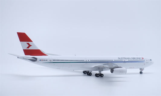 Phoenix Austrian Airlines Airbus A340-300 OE-LAK 1:400 Diecast Model view 1