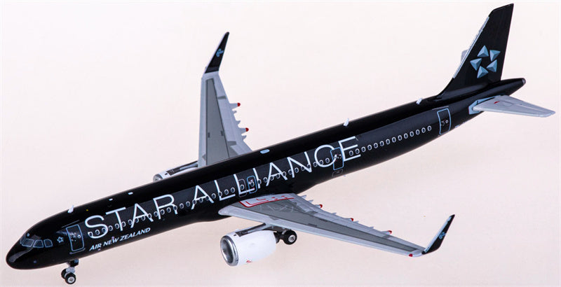 Phoenix Air New Zealand Airbus A321neo ZK-OYB 1:400 Diecast Model view 1