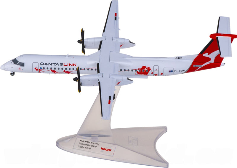 Herpa Qantas Bombardier Dash 8 Q400 VH-QOW 1:200 Diecast Model view 2
