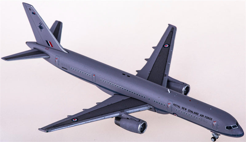 JC Wings Royal New Zealand Air Force Boeing 757-200 NZ7571 1:400 Diecast Model view 1
