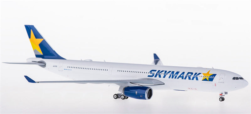 Phoenix Skymark Airlines Airbus A330-300 JA330D 1:400 Diecast Model view 3