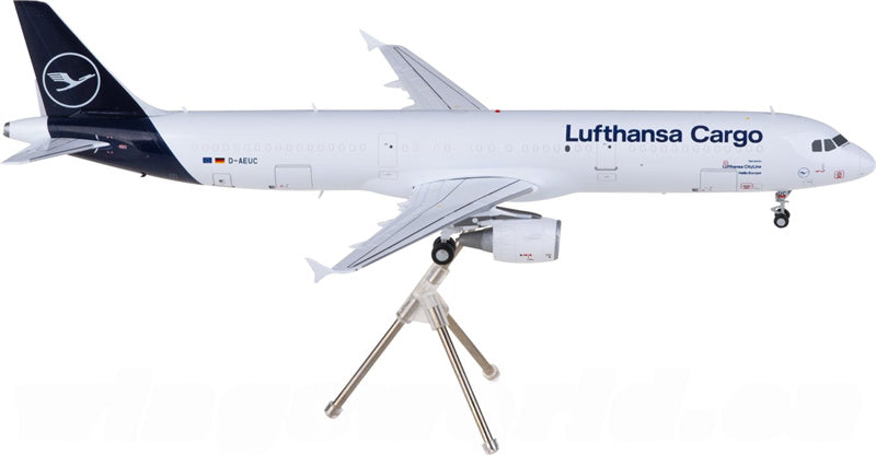 Geminijets Lufthansa Cargo Airbus A321P2F D-AEUC 1:200 Diecast Model view 3