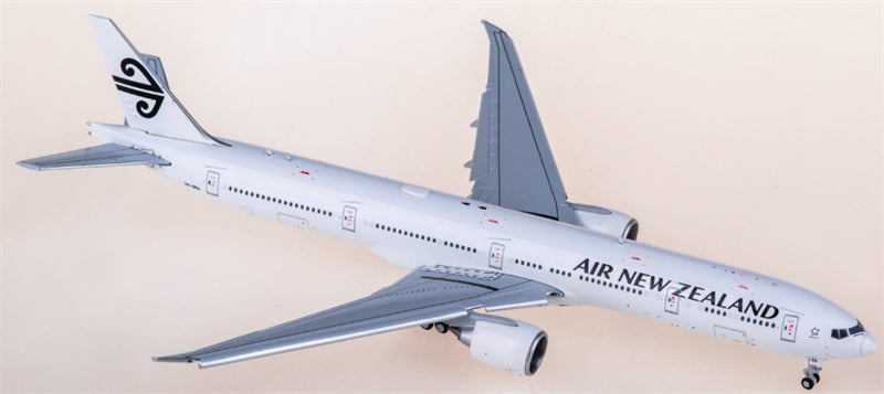 JC Wings Air New Zealand Boeing 777-300ER ZK-OKU Flaps down 1:400 Diecast Model view 1