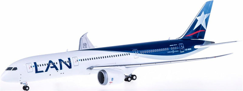 Herpa LAN Airlines Boeing 787-9 CC-BGA 1:200 ABS Model view 1