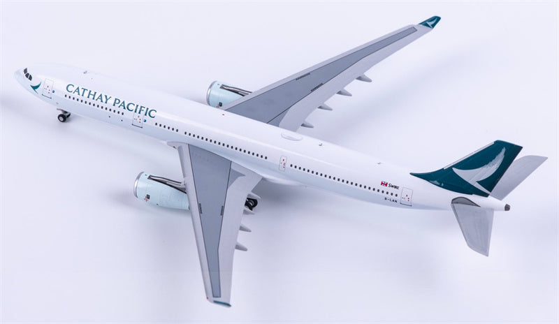 NG Models Cathay Pacific Airbus A330-300 B-LAN 1:400 Diecast Model view 3
