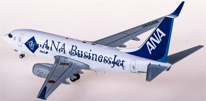 JC Wings ANA Boeing 737-700 JA10AN 1:200 Diecast Model view 2