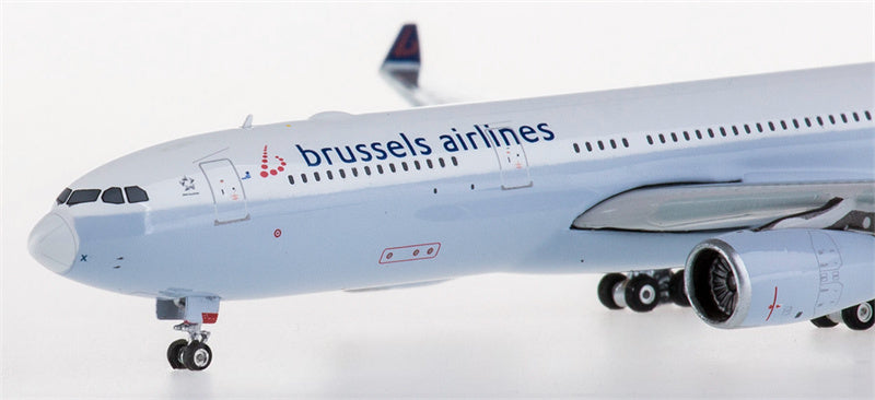 Phoenix Brussels Airlines Airbus A330-300 OO-SFX 1:400 Diecast Model view 4
