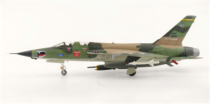 HOBBY MASTER USAF F-105F Thunderchief 128th TFS 1:72 Model 1983 SEA Camouflage 63-8299