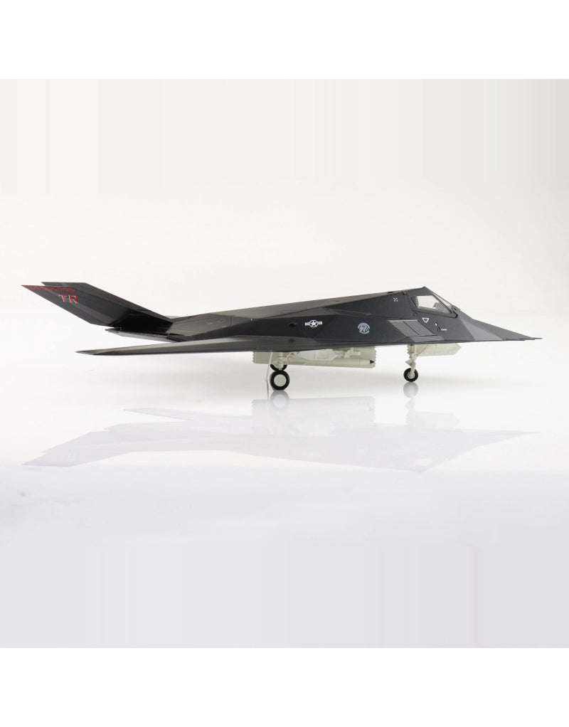 HOBBY MASTER US Air Force F-117A Nighthawk  1:72 Model 2021   88-0841