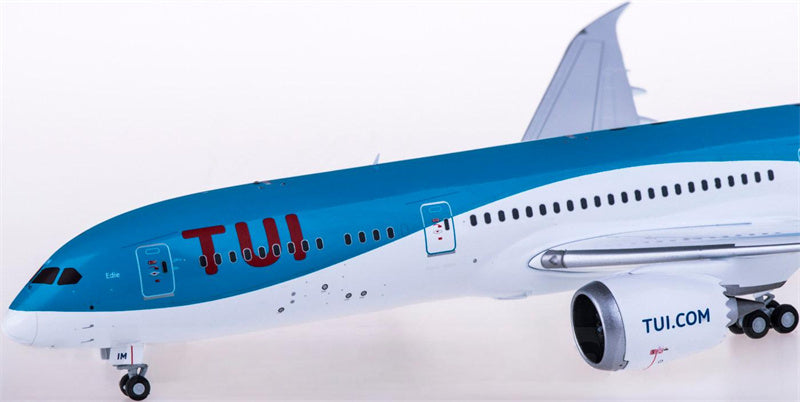 Geminijets TUI Airways Boeing 787-9 G-TUIM 1:200 Diecast Model view 2