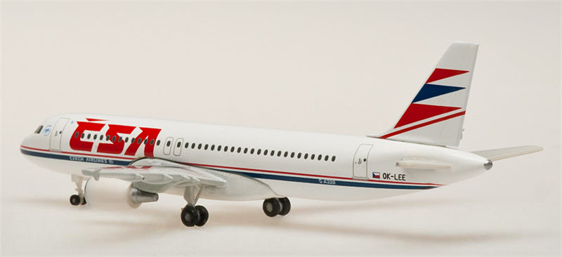 Herpa Czech Airlines Airbus A320 OK-LEE 1:500 Diecast Model view 4
