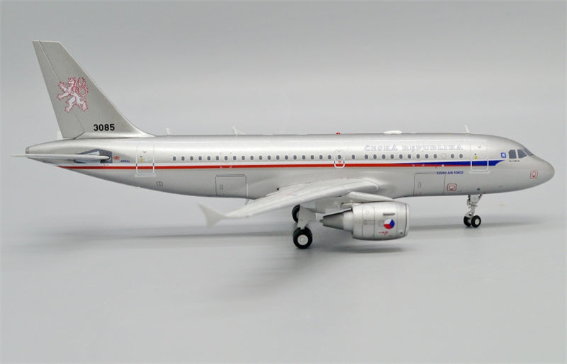 JC Wings Czech Air Force Airbus A319 3085 1:200 Diecast Model view 2