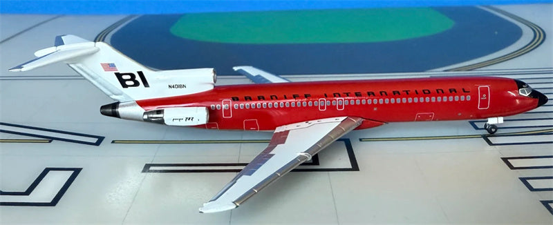AeroClassics Braniff International Boeing 727-200 N401BN 1:400 Diecast Model view 2