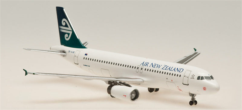 AeroClassics Air New Zealand Airbus A320 ZK-OJB 1:400 Diecast Model view 2