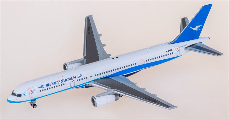 Undefined Collectibles XiamenAir Boeing 757-200 B-2862 1:400 Aircraft Pre-built  Airliner Model Display
