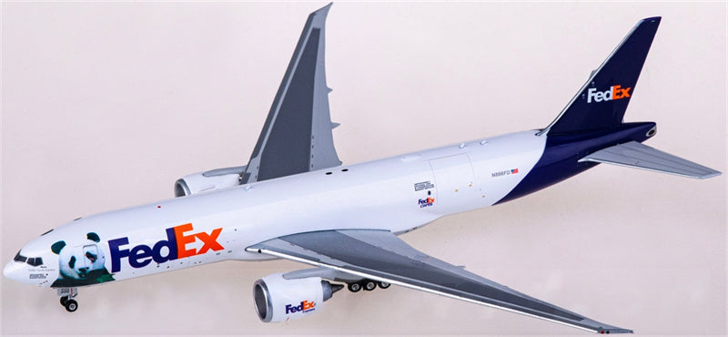 Phoenix FedEx Boeing 777-200F N886FD 1:400 Diecast Model view 4