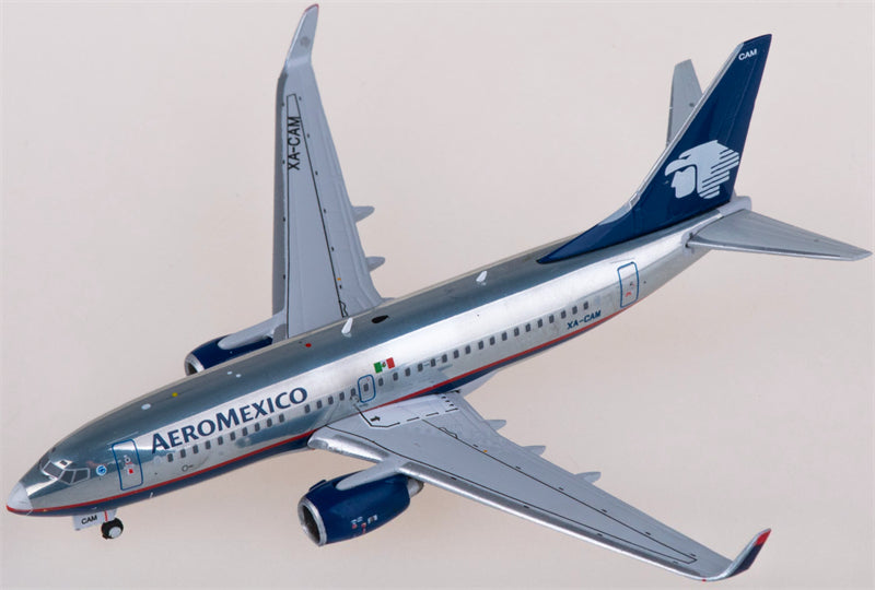 JC Wings Aeromexico Boeing 737-700 XA-CAM 1:400 Diecast Model view 2