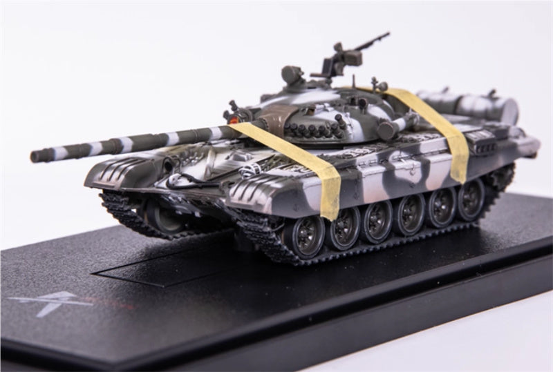 ARTISAN Russian T-72A main battle tank guards snow camouflage 1:72 Tank Pre-built Model