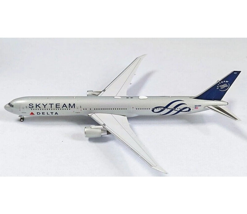 PandaModel 1:400 Delta Air Lines B767-400ER N844MH  DIECAST Model