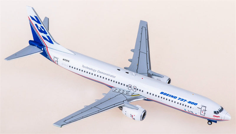 JC Wings 1:400 Boeing 737-900 N737X Diecast Model view 4
