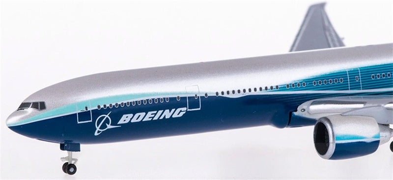 Hogan Boeing 777-300ER Dreamliner colour 1:500 Diecast Model view 4