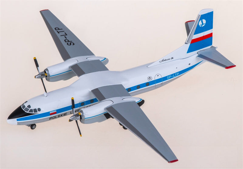 Herpa LOT Antonov AN-24B SP-LTP 1:200 Diecast Model view 3