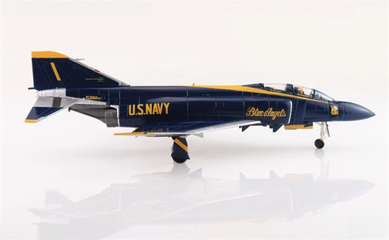 HOBBY MASTER F-4J Cdr. Harley Hall 153812 Cdr Harley Hall & AMHI Guy Giuffrai US Navy 1970 to 1971 1:72 Airplane Pre-built Model
