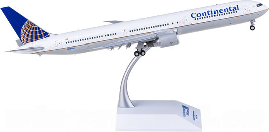JC Wings 1:200 Continental Airlines Boeing 767-400ER N66051 Flaps down Diecast Model view 1