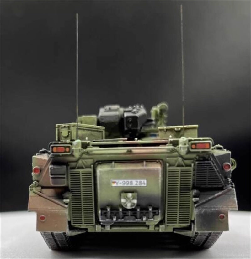 AM German Weasel Infantry Fighting Vehicle NATO Tricolor 1:72 Tank Pre-built Model