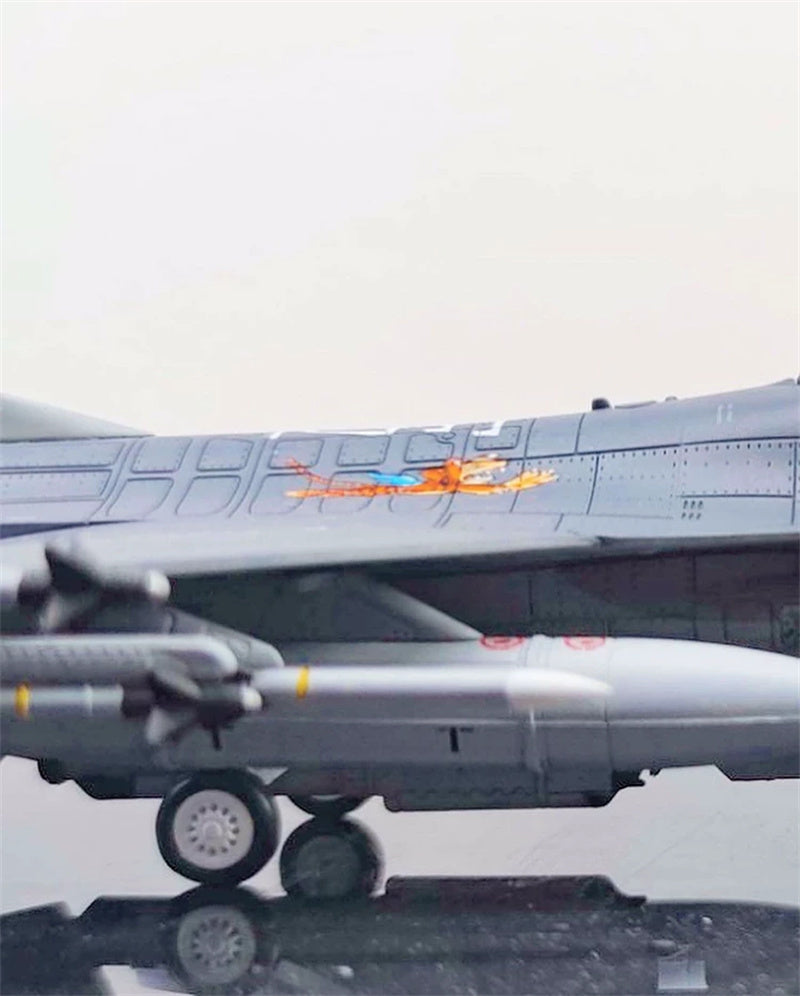 ALBATROS Taiwan Air Force F-16A  1:72 Model   Flying Tigers 6690