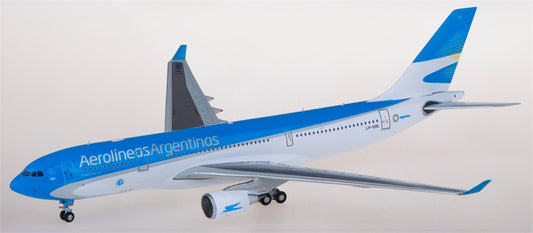 JC Wings Aerolineas Argentinas Airbus A330-200 LV-GHQ 1:200 Diecast Model view 1