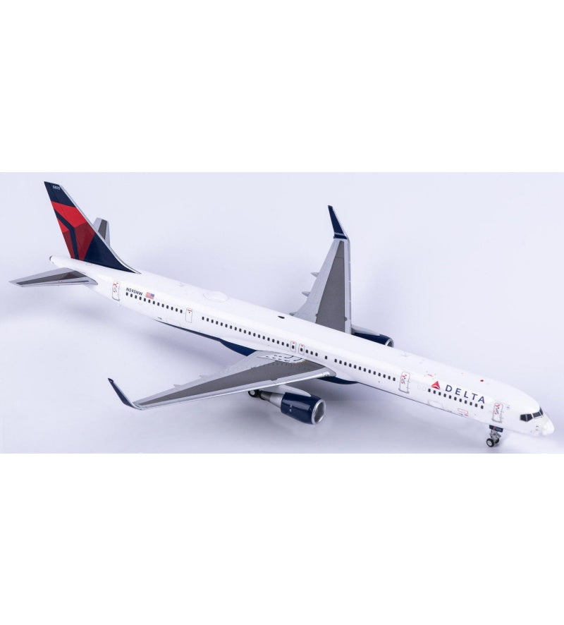 Geminijets 1:200 Delta Air Lines Boeing 757-300 N595NW  DIECAST Model