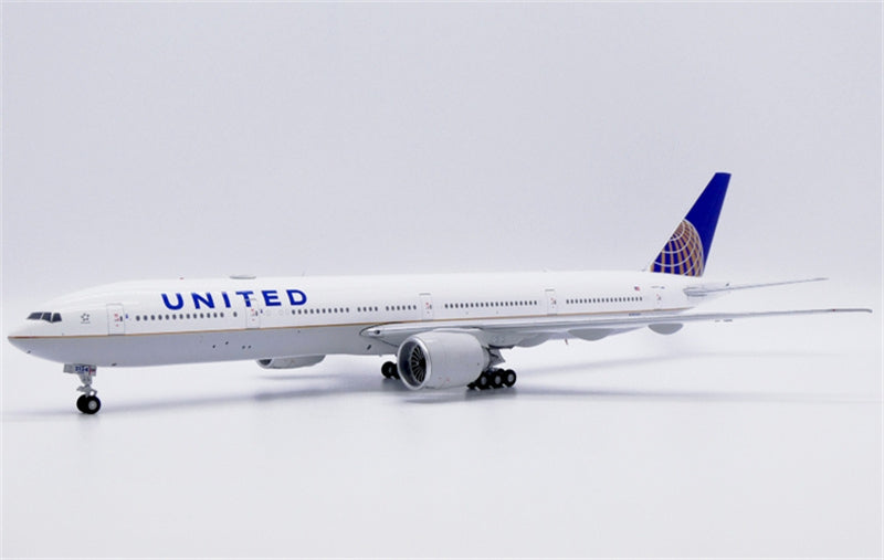 JC Wings United Airlines Boeing 777-300ER N2534U 1:200 Diecast Model view 1