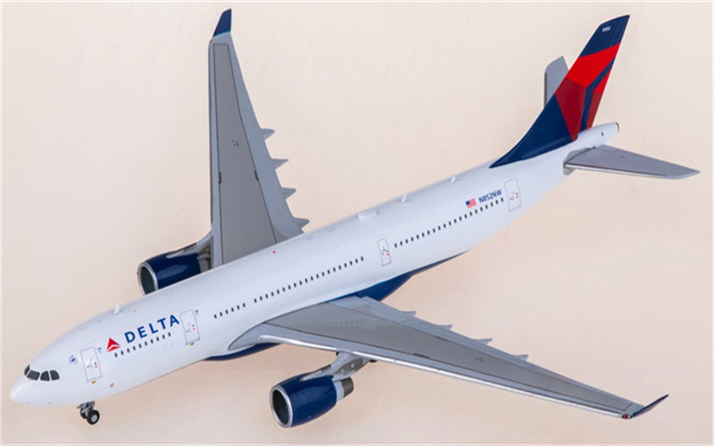 Geminijets Delta Airlines Airbus A330-200 N852NW 1:400 Diecast Model view 2