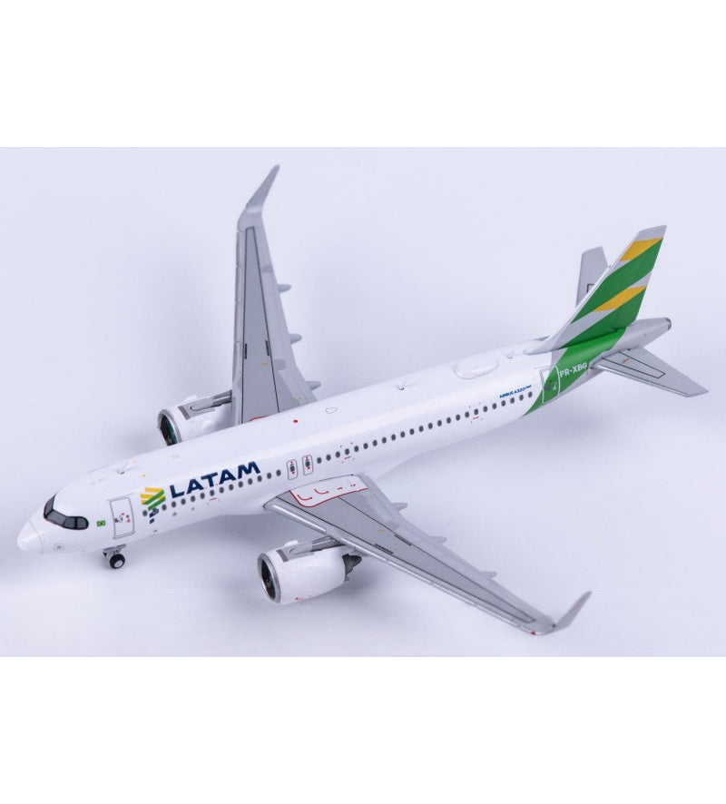 JC Wings 1:400 LATAM Airlines Airbus A320neo PR-XBG  DIECAST Model